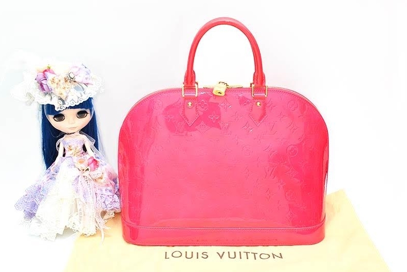 รับซื้อกระเป๋า mcm รับซื้อกระเป๋าแบรนด์ mcm ทุกรุ่น
